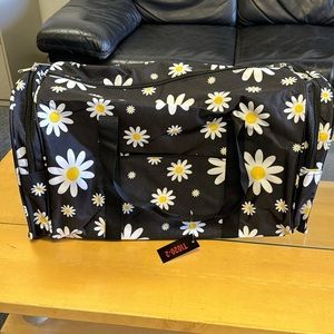 Daisy duffle